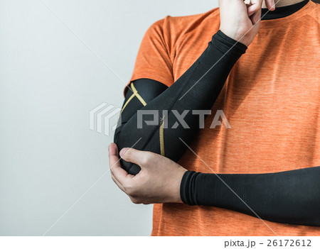 スポーツウェアの男性 26172612