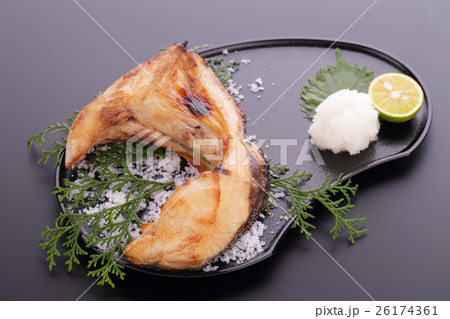 ぶりかまの塩焼き 26174361