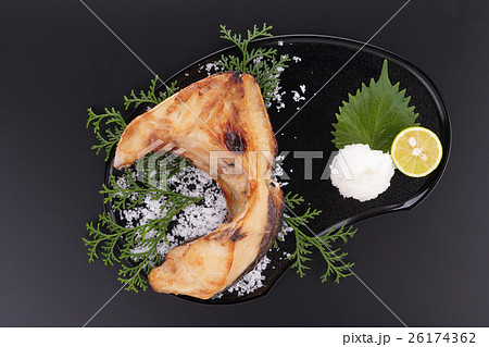 ぶりかまの塩焼き 26174362