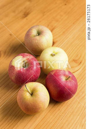 不揃いリンゴ 26175173