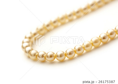 White pearl necklace of one string White pearl necklace of one string 26175387