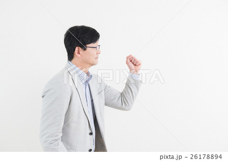 ジャケットを着たシニア男性(横顔) ジャケットを着たシニア男性(横顔) 26178894