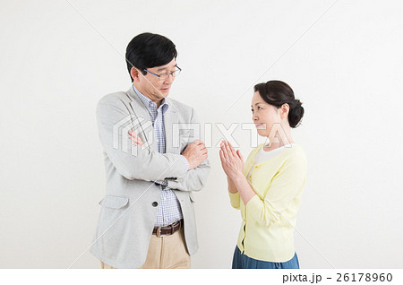 シニア夫婦　不仲 26178960