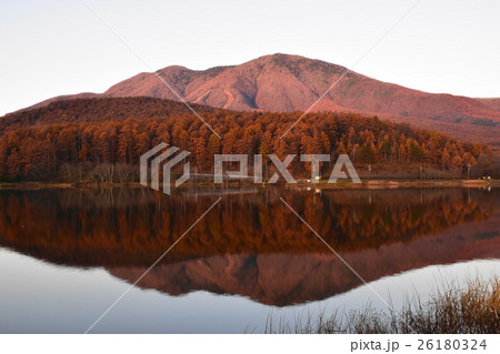 霊仙寺湖の短い秋① 26180324