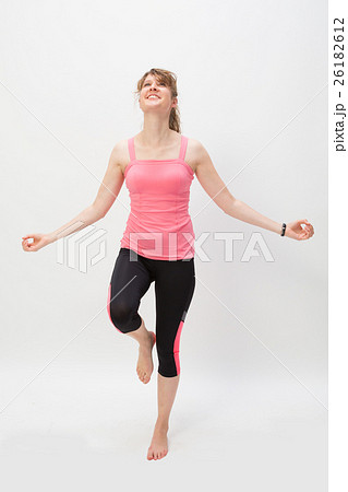 ヨガをする片足立ちの白人女性の写真素材