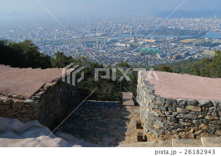 屋島城門と高松市街の眺め 香川県高松市 屋島城門と高松市街の眺め 香川県高松市 26182943