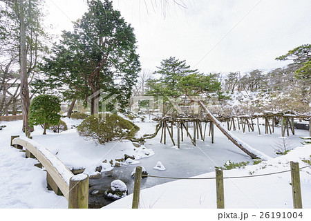 風情のある秋田の雪景色千秋公園胡月池こげついけ日本庭園 26191004