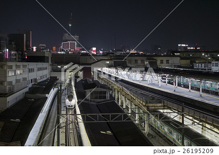 夜の上野駅で発車を待つ特急車両(E657) 夜の上野駅で発車を待つ特急車両(E657) 26195209