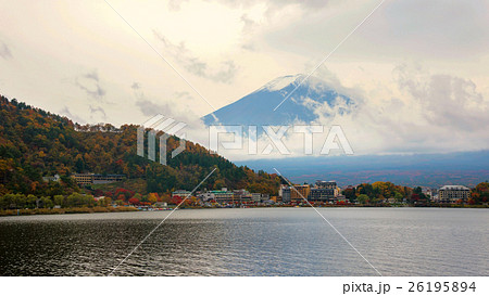 Kawahuchiko town and Mt.Fuji san 26195894