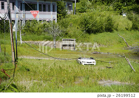 洞爺 西山山麓火口(乗り捨てられた車) 洞爺 西山山麓火口(乗り捨てられた車) 26199512