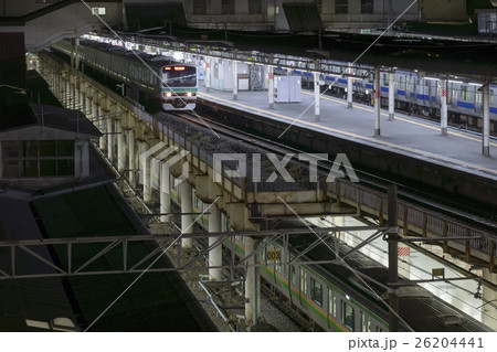 夜間の上野駅で発車を待つ常磐・成田線と宇都宮線 夜間の上野駅で発車を待つ常磐・成田線と宇都宮線 26204441