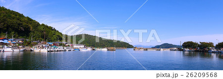 琵琶湖の最大の離れ小島「沖島」/港風景　全景 26209568
