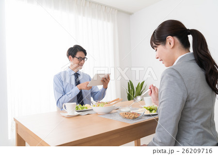 共働きの朝食イメージ 26209716