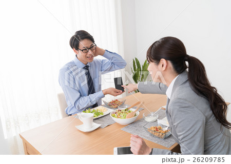 共働きの朝食イメージ 26209785
