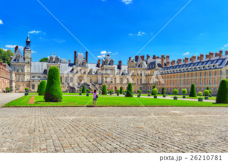 Suburban Chateau Fontainbleau outdoor. 26210781