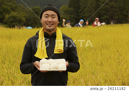 お米の収穫　ポートレート 26211182