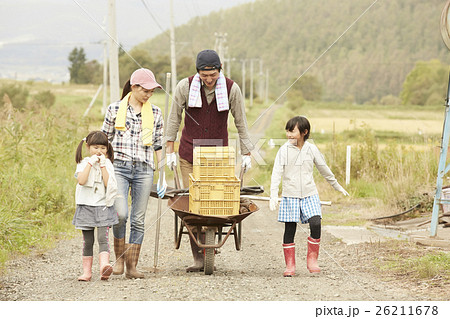 田舎で暮らす家族　移住イメージ 26211678