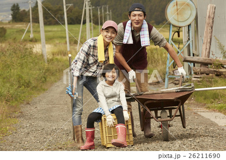 田舎で暮らす家族 移住イメージ 田舎で暮らす家族 移住イメージ 26211690