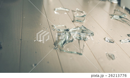 割れたガラス 26213776