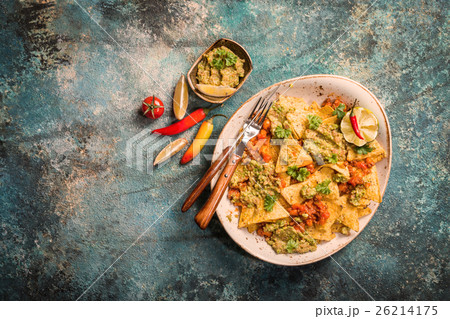 Yellow corn nacho chips 26214175