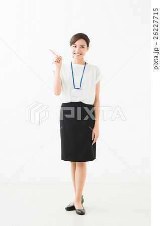 ビジネス　20代女性（白背景） 26227715