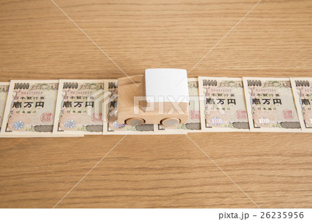 お金の道を走る車 26235956