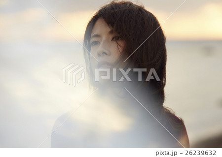 東北を観光する女性 東北を観光する女性 26239632