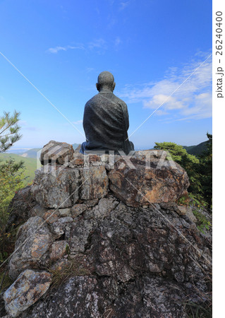 四国霊場第21番札所太龍寺奥の院「舎心ヶ嶽」高野山に向かって座す大師像 26240400