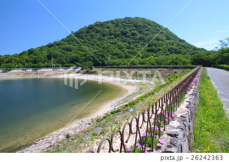 北山貯水池から新緑の甲山を見る 北山貯水池から新緑の甲山を見る 26242363