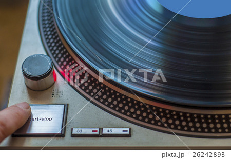 A fan of high-fidelity music starts 26242893