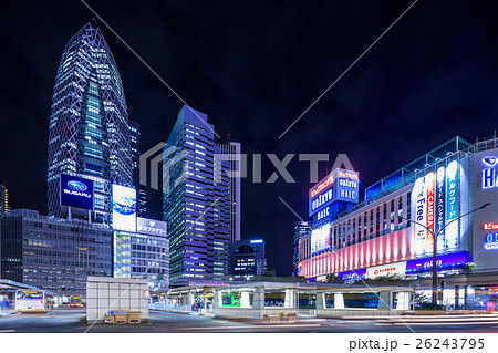 東京 新宿駅 西口駅前の夜景の写真素材