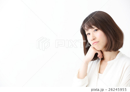 悩む女性 悩む女性 26245955