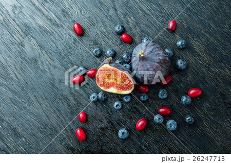 Fresh figs and blueberries Fresh figs and blueberries 26247713