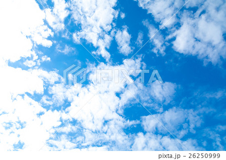 雲 高積雲 積雲 雲片 青い空 一般的な空と雲 白い雲 秋の空 背景用素材 クラウド 合成用背景 雲 高積雲 積雲 雲片 青い空 一般的な空と雲 白い雲 秋の空 背景用素材 クラウド 合成用背景 26250999