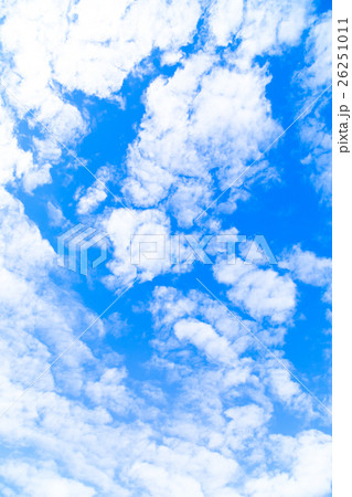 雲 高積雲 積雲 雲片 青い空 一般的な空と雲 白い雲 秋の空 背景用素材 クラウド 合成用背景 雲 高積雲 積雲 雲片 青い空 一般的な空と雲 白い雲 秋の空 背景用素材 クラウド 合成用背景 26251011