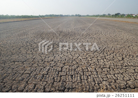Cracks in the ground background 26251111