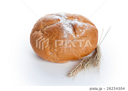 Homemade whole round bread and stalks of wheat Homemade whole round bread and stalks of wheat 26254304