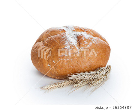 Homemade whole round bread and stalks of wheat Homemade whole round bread and stalks of wheat 26254307