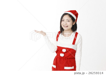 サンタに変装した若い女性 26259314