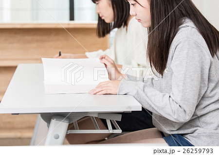 授業中の学習塾 授業中の学習塾 26259793