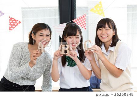 英語塾の先生と生徒 英語塾の先生と生徒 26260249