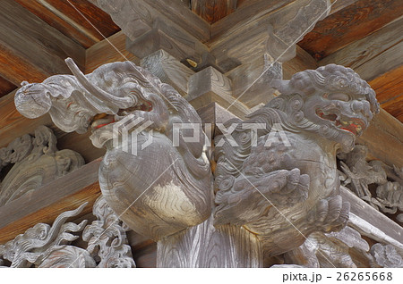 信州　大町の古刹　霊松寺の山門　獅子と獏　立川流建築に彫刻群が見事　長野県宝指定 26265668