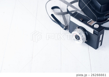 Retro camera isolated 26266661