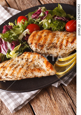 Grilled chicken breast with salad 26268682