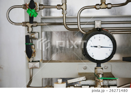 Pressure gauge in oil and gas production process  26271480