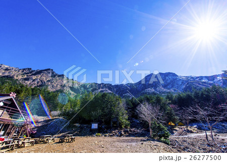 山小屋と八ヶ岳連峰 山小屋と八ヶ岳連峰 26277500
