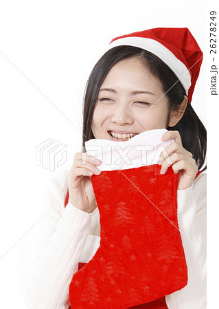 サンタに変装した若い女性 サンタに変装した若い女性 26278249