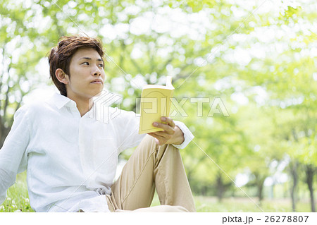 本を読む日本人男性 本を読む日本人男性 26278807
