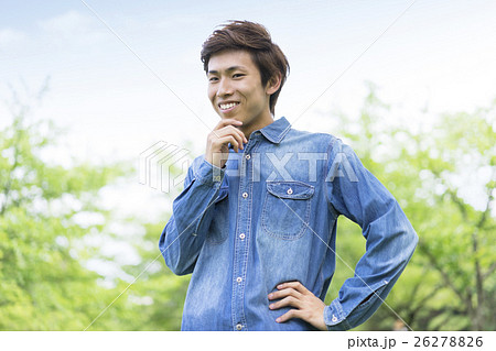 20代の日本人男性 26278826