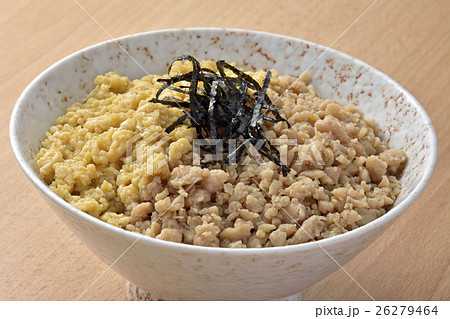 鶏そぼろ丼、二色丼 鶏そぼろ丼、二色丼 26279464